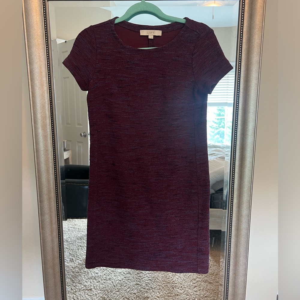 LOFT maroon short sleeve shift dress with navy pattern detail